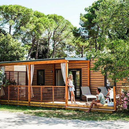 Zaton Holiday Resort Mobile Homes 宁 外观 照片