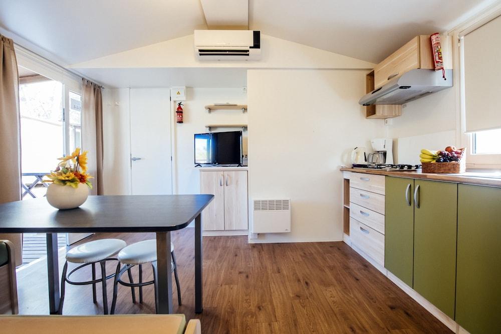 Zaton Holiday Resort Mobile Homes 宁 外观 照片