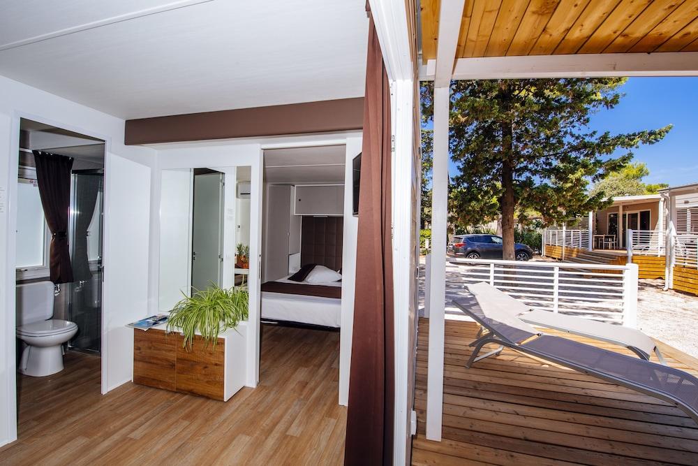 Zaton Holiday Resort Mobile Homes 宁 外观 照片