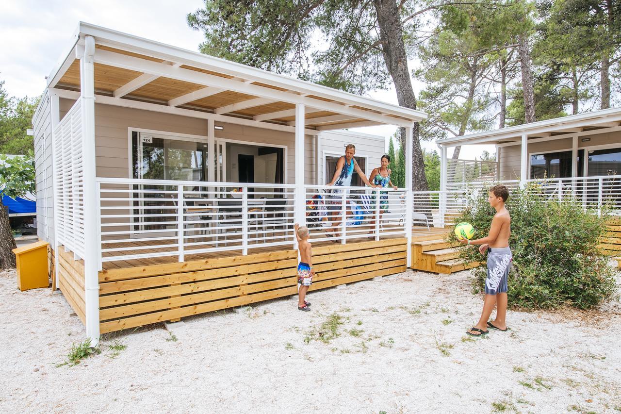 Zaton Holiday Resort Mobile Homes 宁 外观 照片